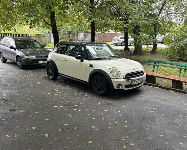 Білий Міні Cooper, об'ємом двигуна 1.6 л та пробігом 255 тис. км за 4600 $, фото 1 на Automoto.ua