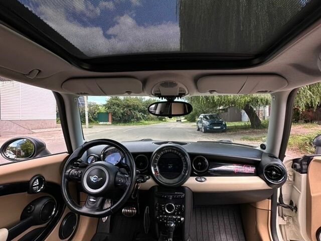 Білий Міні Cooper, об'ємом двигуна 1.6 л та пробігом 153 тис. км за 9500 $, фото 1 на Automoto.ua