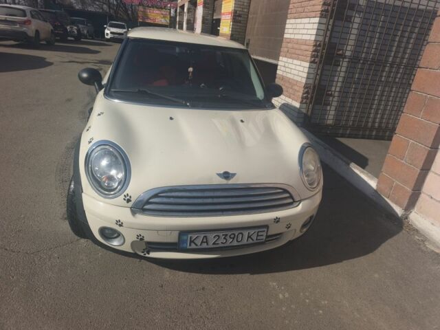 Білий Міні Cooper, об'ємом двигуна 1.6 л та пробігом 243 тис. км за 6500 $, фото 1 на Automoto.ua