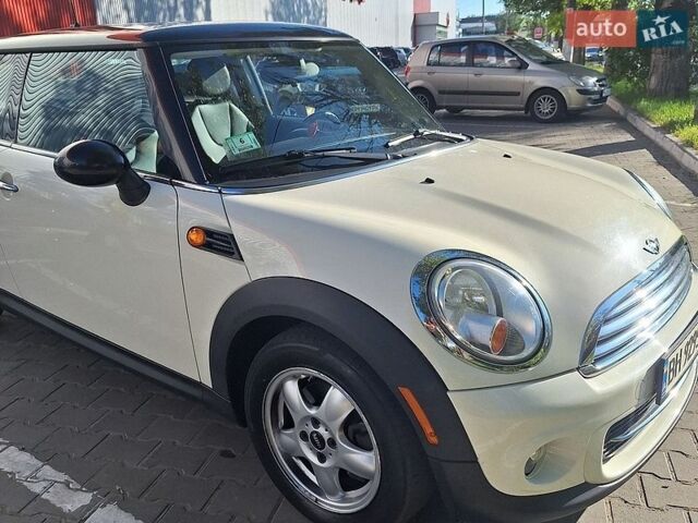 Білий Міні Cooper, об'ємом двигуна 1.6 л та пробігом 163 тис. км за 8000 $, фото 1 на Automoto.ua