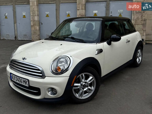 Белый Мини Купер, объемом двигателя 1.6 л и пробегом 132 тыс. км за 7950 $, фото 1 на Automoto.ua