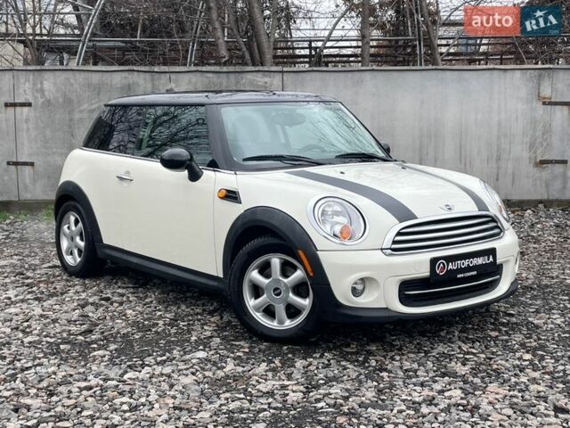 Белый Мини Купер, объемом двигателя 1.6 л и пробегом 178 тыс. км за 6990 $, фото 1 на Automoto.ua