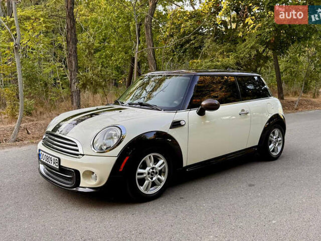Білий Міні Cooper, об'ємом двигуна 1.6 л та пробігом 201 тис. км за 7400 $, фото 1 на Automoto.ua