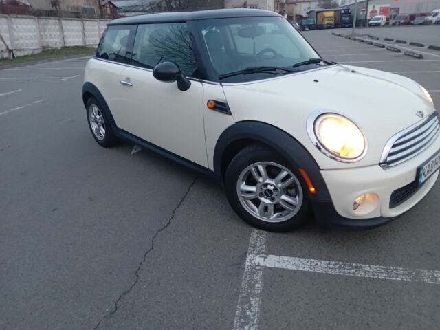 Білий Міні Cooper, об'ємом двигуна 1.6 л та пробігом 165 тис. км за 8500 $, фото 1 на Automoto.ua