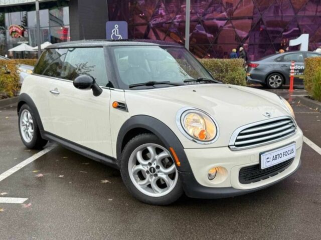 Міні Cooper 2012 у Києві на Automoto.ua Білий Міні Cooper, об'ємом двигуна 1.6 л та пробігом 131 тис. км за 8990 $, фото 1 на Automoto.ua