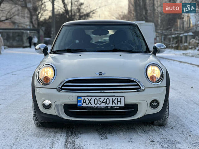 Білий Міні Cooper, об'ємом двигуна 1.6 л та пробігом 208 тис. км за 6500 $, фото 1 на Automoto.ua