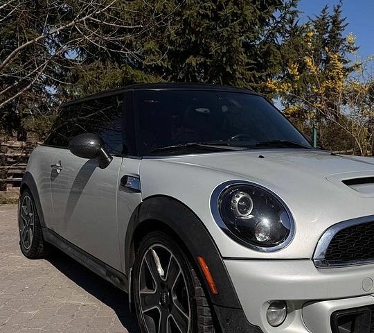 Білий Міні Cooper, об'ємом двигуна 1.6 л та пробігом 236 тис. км за 8500 $, фото 1 на Automoto.ua