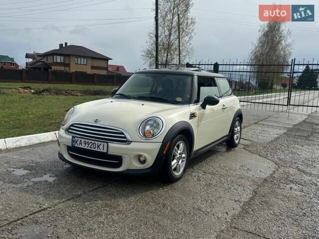 Белый Мини Купер, объемом двигателя 1.6 л и пробегом 83 тыс. км за 7800 $, фото 1 на Automoto.ua