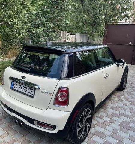 Белый Мини Купер, объемом двигателя 1.6 л и пробегом 69 тыс. км за 8000 $, фото 1 на Automoto.ua