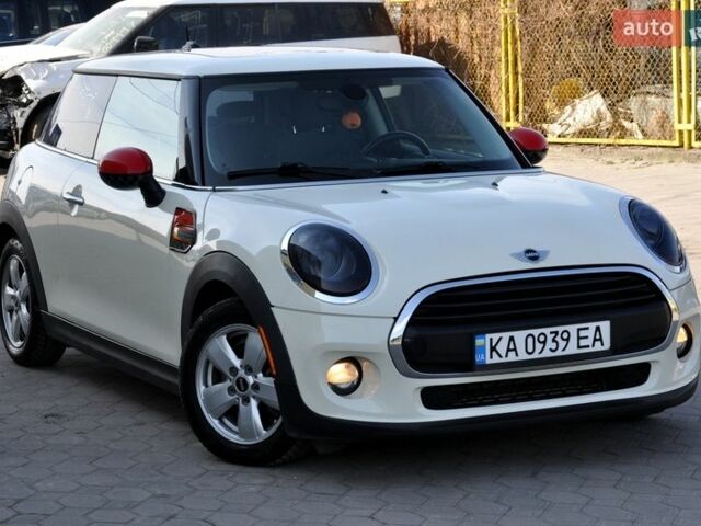 Белый Мини Купер, объемом двигателя 1.5 л и пробегом 158 тыс. км за 10600 $, фото 1 на Automoto.ua