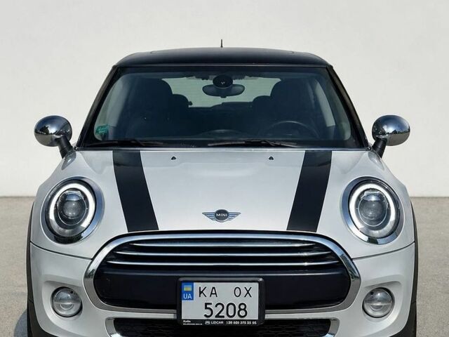 Білий Міні Cooper, об'ємом двигуна 1.5 л та пробігом 161 тис. км за 12600 $, фото 1 на Automoto.ua