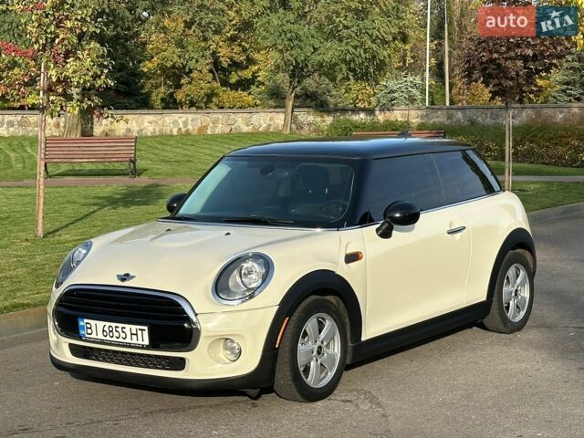 Білий Міні Cooper, об'ємом двигуна 1.5 л та пробігом 137 тис. км за 9400 $, фото 1 на Automoto.ua
