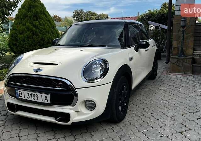 Білий Міні Cooper, об'ємом двигуна 2 л та пробігом 109 тис. км за 15000 $, фото 1 на Automoto.ua