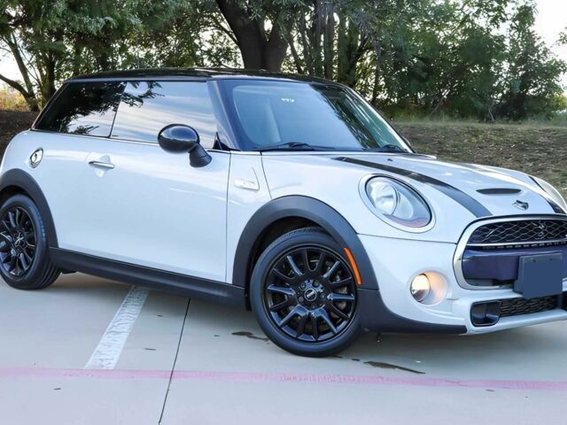 Белый Мини Купер, объемом двигателя 2 л и пробегом 72 тыс. км за 6200 $, фото 1 на Automoto.ua