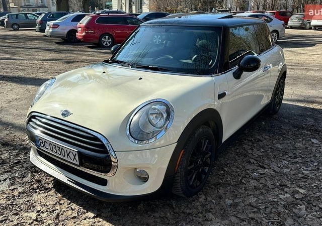 Белый Мини Купер, объемом двигателя 1.5 л и пробегом 98 тыс. км за 12300 $, фото 1 на Automoto.ua