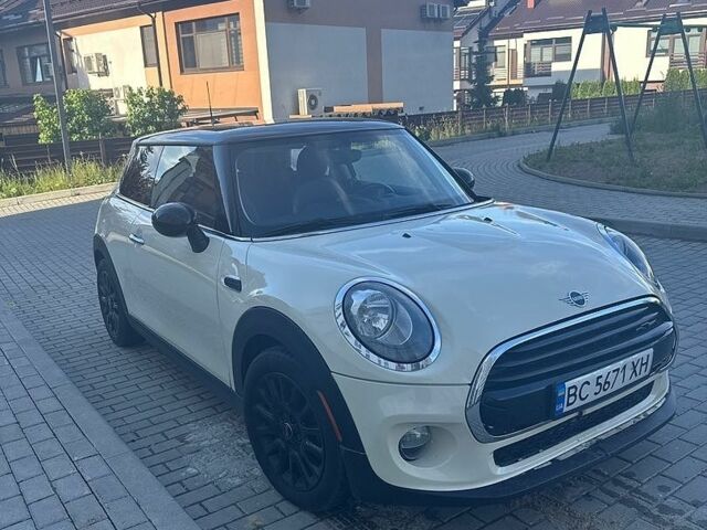 Білий Міні Cooper, об'ємом двигуна 1.5 л та пробігом 101 тис. км за 4000 $, фото 1 на Automoto.ua