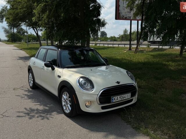 Білий Міні Cooper, об'ємом двигуна 1.5 л та пробігом 88 тис. км за 14250 $, фото 1 на Automoto.ua