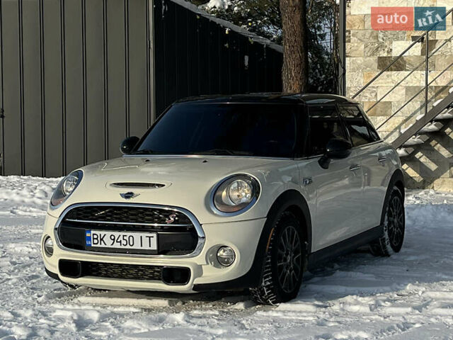Білий Міні Cooper, об'ємом двигуна 2 л та пробігом 138 тис. км за 15999 $, фото 1 на Automoto.ua