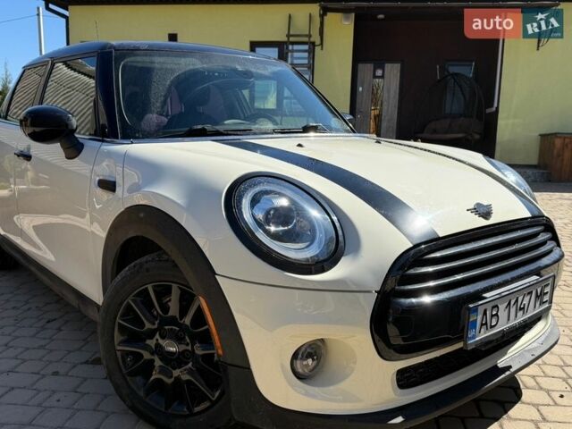 Белый Мини Купер, объемом двигателя 1.5 л и пробегом 128 тыс. км за 16900 $, фото 1 на Automoto.ua