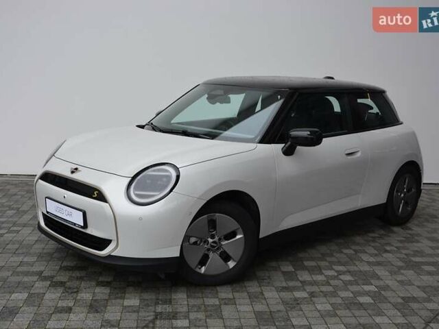 Белый Мини Купер, объемом двигателя 0 л и пробегом 1 тыс. км за 31897 $, фото 1 на Automoto.ua
