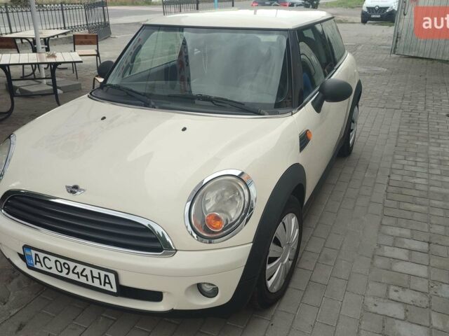 Білий Міні Cooper, об'ємом двигуна 1.4 л та пробігом 195 тис. км за 4000 $, фото 1 на Automoto.ua