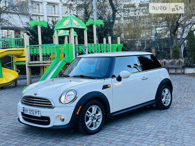 Білий Міні Cooper, об'ємом двигуна 1.6 л та пробігом 138 тис. км за 9500 $, фото 1 на Automoto.ua