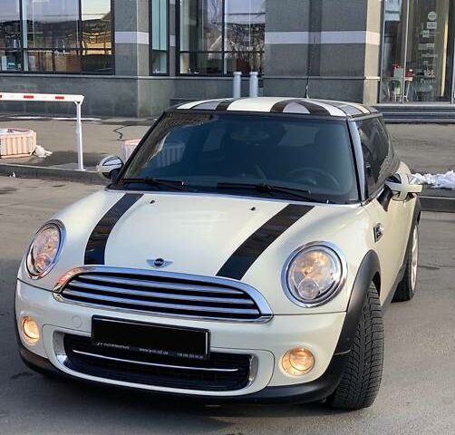 Білий Міні Cooper, об'ємом двигуна 1.6 л та пробігом 77 тис. км за 10500 $, фото 1 на Automoto.ua