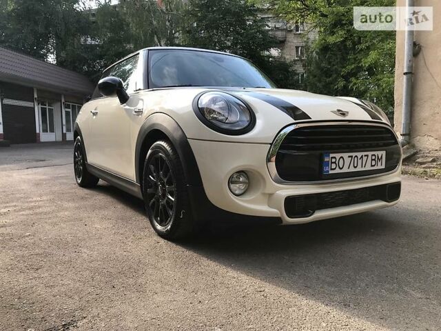 Білий Міні Cooper, об'ємом двигуна 1.5 л та пробігом 28 тис. км за 17850 $, фото 1 на Automoto.ua