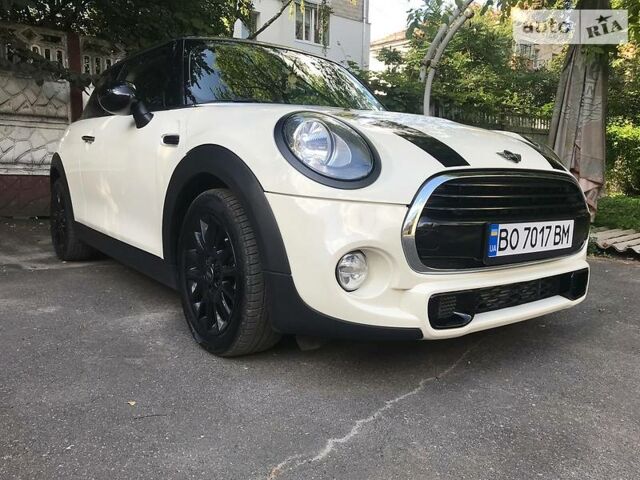 Білий Міні Cooper, об'ємом двигуна 1.5 л та пробігом 31 тис. км за 17600 $, фото 1 на Automoto.ua