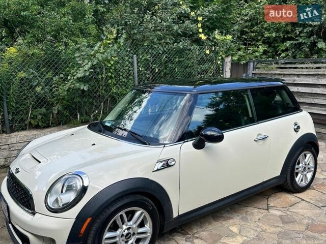 Бежевый Мини Купер, объемом двигателя 1.6 л и пробегом 148 тыс. км за 9000 $, фото 1 на Automoto.ua
