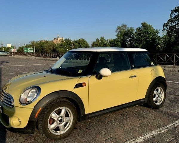 Бежевий Міні Cooper, об'ємом двигуна 1.6 л та пробігом 71 тис. км за 10500 $, фото 1 на Automoto.ua