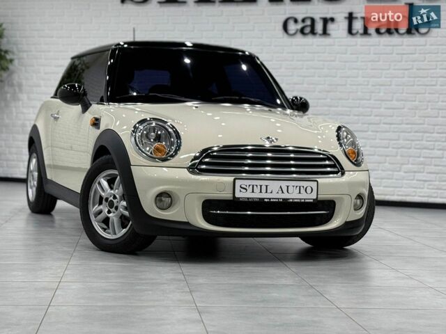 Бежевий Міні Cooper, об'ємом двигуна 2 л та пробігом 156 тис. км за 8599 $, фото 1 на Automoto.ua