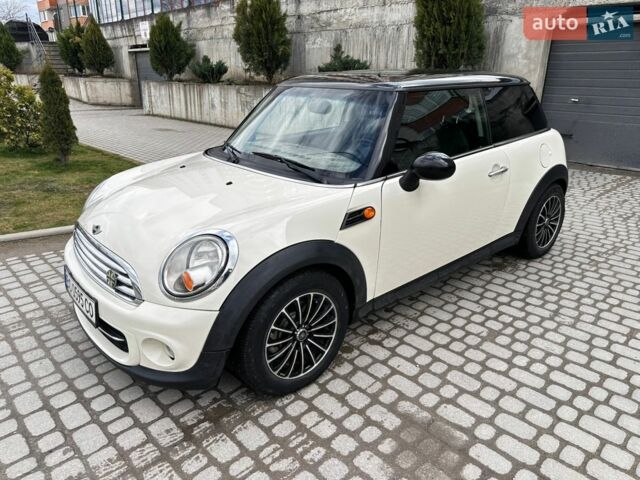 Бежевий Міні Cooper, об'ємом двигуна 2 л та пробігом 202 тис. км за 7777 $, фото 1 на Automoto.ua