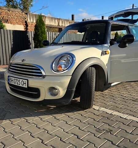Бежевий Міні Cooper, об'ємом двигуна 1.6 л та пробігом 87 тис. км за 11950 $, фото 1 на Automoto.ua