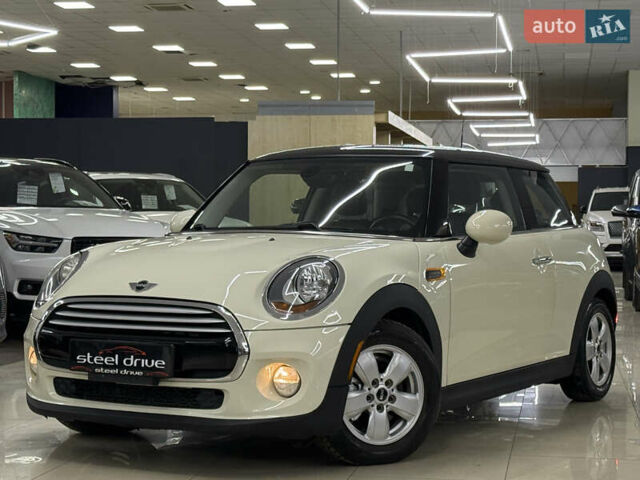 Бежевий Міні Cooper, об'ємом двигуна 1.5 л та пробігом 173 тис. км за 8799 $, фото 1 на Automoto.ua