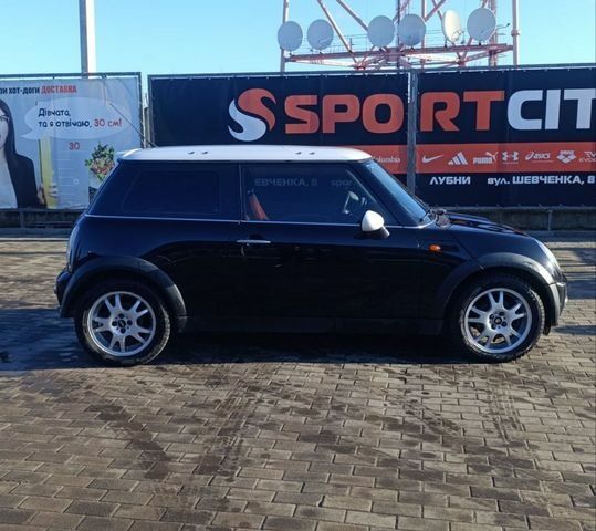 Чорний Міні Cooper, об'ємом двигуна 1.6 л та пробігом 240 тис. км за 4500 $, фото 1 на Automoto.ua