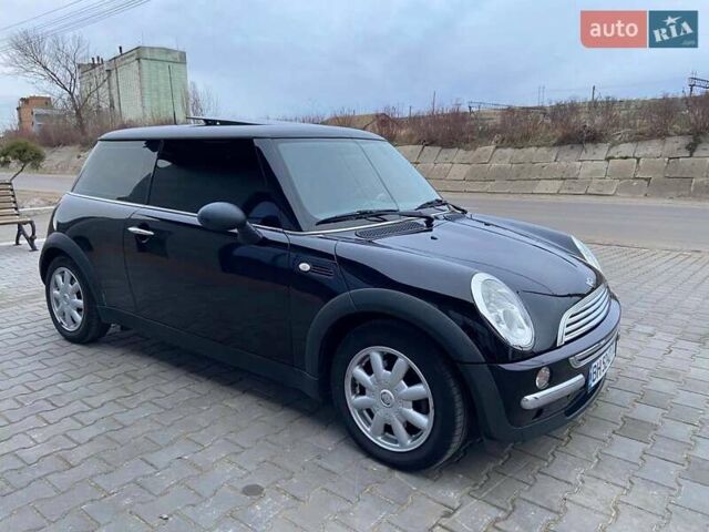 Черный Мини Купер, объемом двигателя 1.6 л и пробегом 250 тыс. км за 4300 $, фото 1 на Automoto.ua