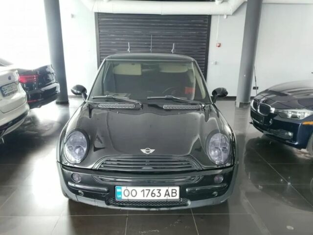 Черный Мини Купер, объемом двигателя 1.6 л и пробегом 200 тыс. км за 4000 $, фото 1 на Automoto.ua