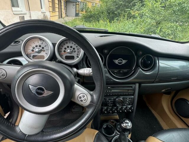 Черный Мини Купер, объемом двигателя 1.6 л и пробегом 250 тыс. км за 4900 $, фото 1 на Automoto.ua