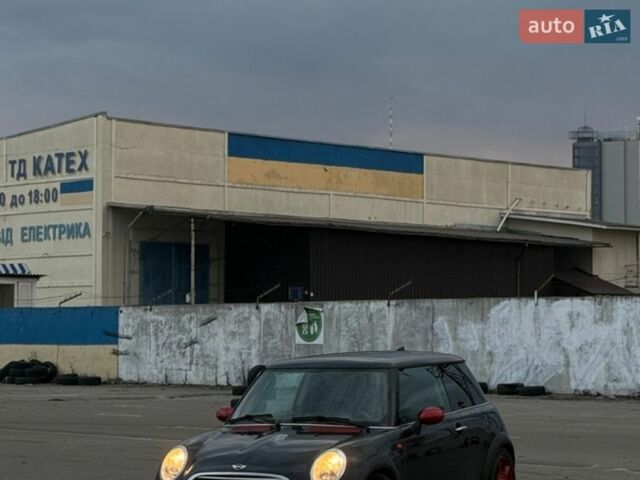 Черный Мини Купер, объемом двигателя 1.6 л и пробегом 151 тыс. км за 4600 $, фото 1 на Automoto.ua