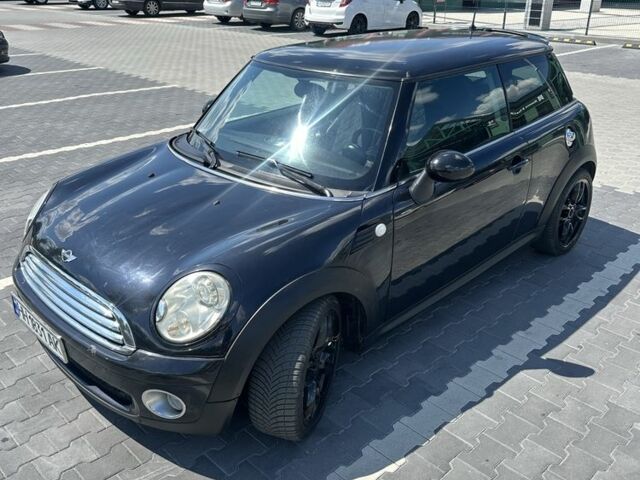 Чорний Міні Cooper, об'ємом двигуна 1.6 л та пробігом 220 тис. км за 4500 $, фото 1 на Automoto.ua