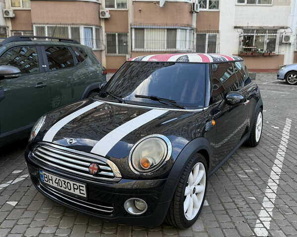 Черный Мини Купер, объемом двигателя 1.6 л и пробегом 170 тыс. км за 7000 $, фото 1 на Automoto.ua