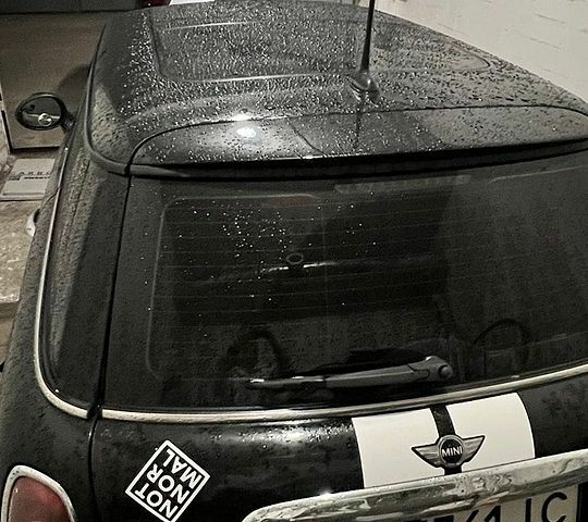 Черный Мини Купер, объемом двигателя 1.6 л и пробегом 176 тыс. км за 6000 $, фото 1 на Automoto.ua