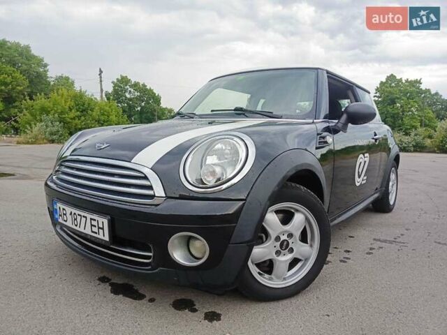 Черный Мини Купер, объемом двигателя 1.6 л и пробегом 186 тыс. км за 6600 $, фото 1 на Automoto.ua