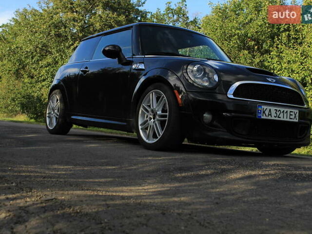 Чорний Міні Cooper, об'ємом двигуна 1.6 л та пробігом 253 тис. км за 8500 $, фото 1 на Automoto.ua