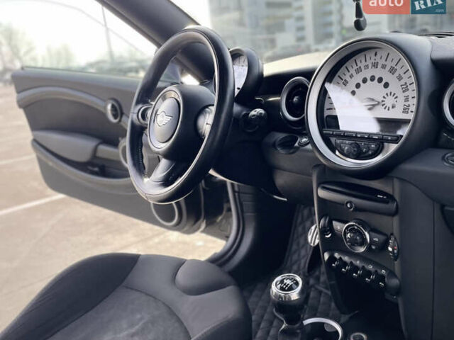 Черный Мини Купер, объемом двигателя 2 л и пробегом 222 тыс. км за 9966 $, фото 1 на Automoto.ua