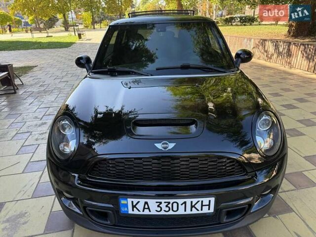 Черный Мини Купер, объемом двигателя 1.6 л и пробегом 170 тыс. км за 8000 $, фото 1 на Automoto.ua