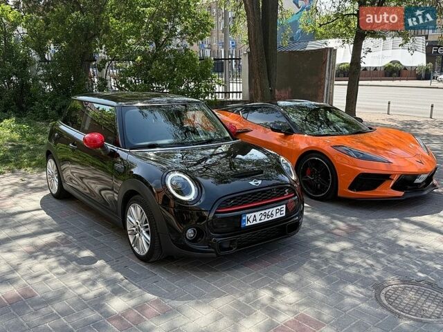 Черный Мини Купер, объемом двигателя 2 л и пробегом 136 тыс. км за 13800 $, фото 1 на Automoto.ua
