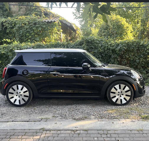 Черный Мини Купер, объемом двигателя 2 л и пробегом 125 тыс. км за 12999 $, фото 1 на Automoto.ua