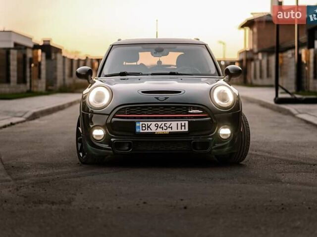 Черный Мини Купер, объемом двигателя 2 л и пробегом 160 тыс. км за 13300 $, фото 1 на Automoto.ua